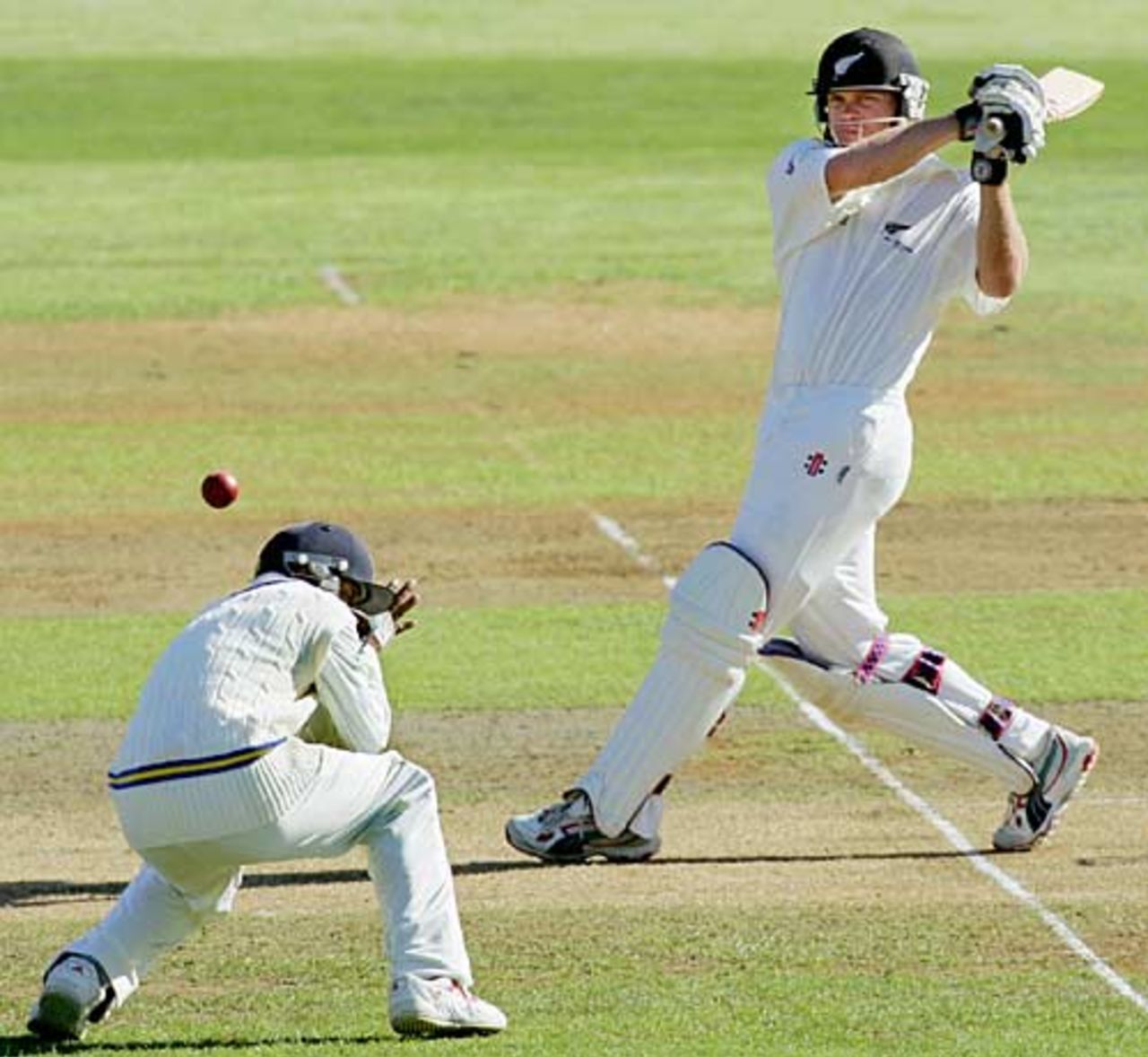 Lou Vincent hammers a four on his way to 79* at the close, New Zealand v Sri Lanka, 2nd Test, Wellington, April 12, 2005