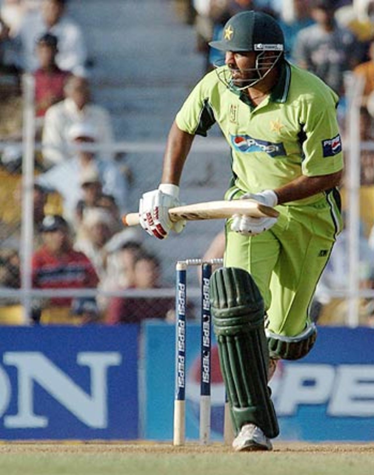 Inzamam-ul-Haq's shrewd rotation of the strike proved decisive in the end, India v Pakistan, 4th ODI, Ahmedabad, April 12, 2005
