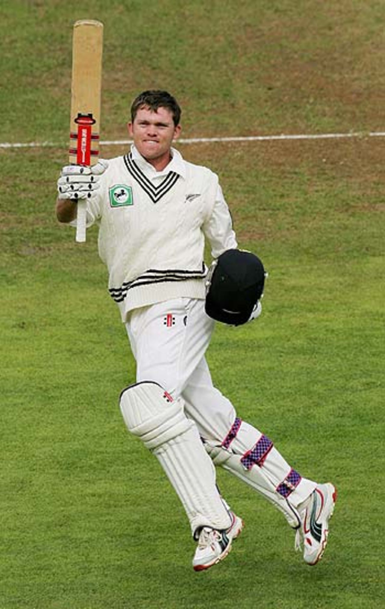Lou Vincent raises his bat, New Zealand v Sri Lanka, 2nd Test, Wellington, April 13, 2005