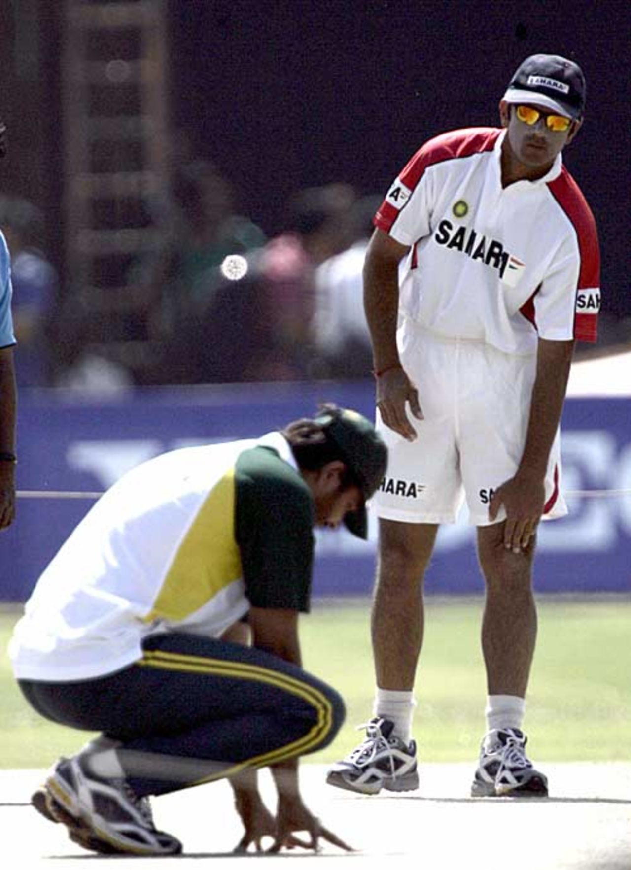 Inzamam-ul-Haq and Rahul Dravid inspect the pitch at Kanpur, April 14, 2005