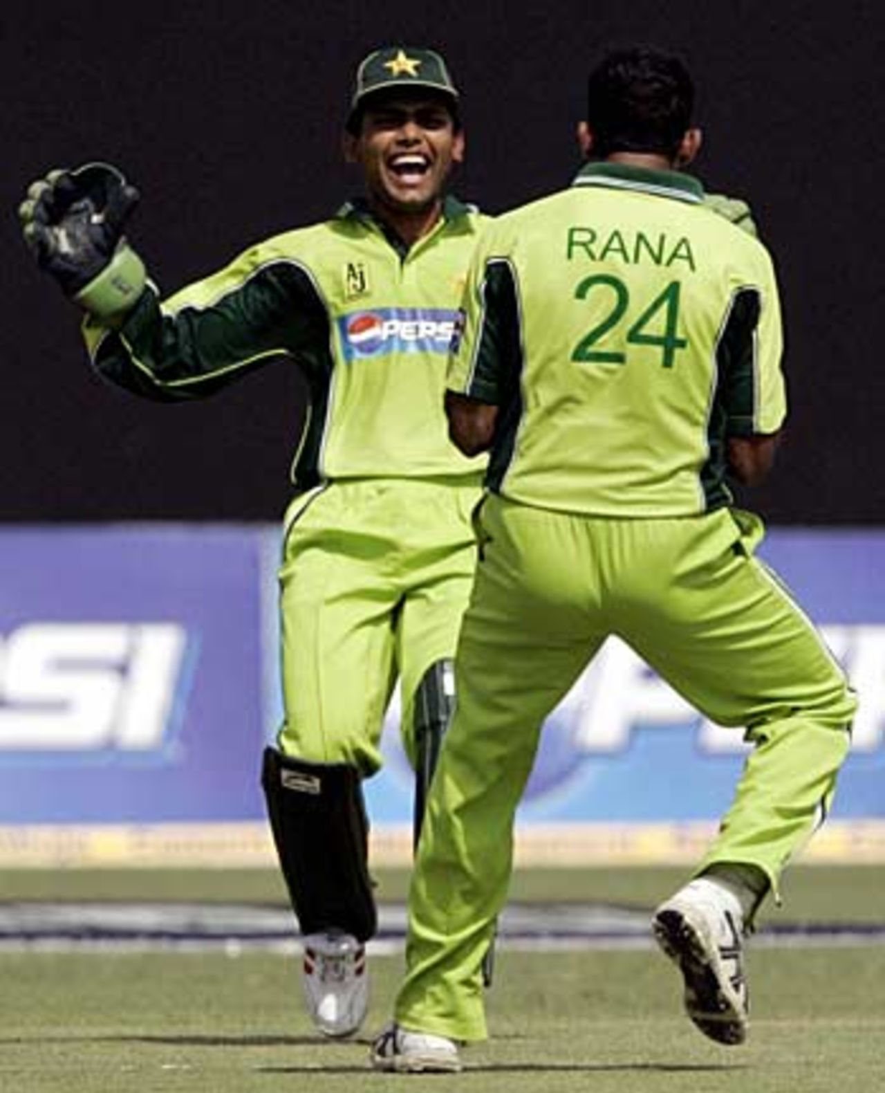 Naved-ul-Hasan and Kamran Akmal celebrate the dismissal of Virender Sehwag, India v Pakistan, 5th ODI, Kanpur, April 15, 2005