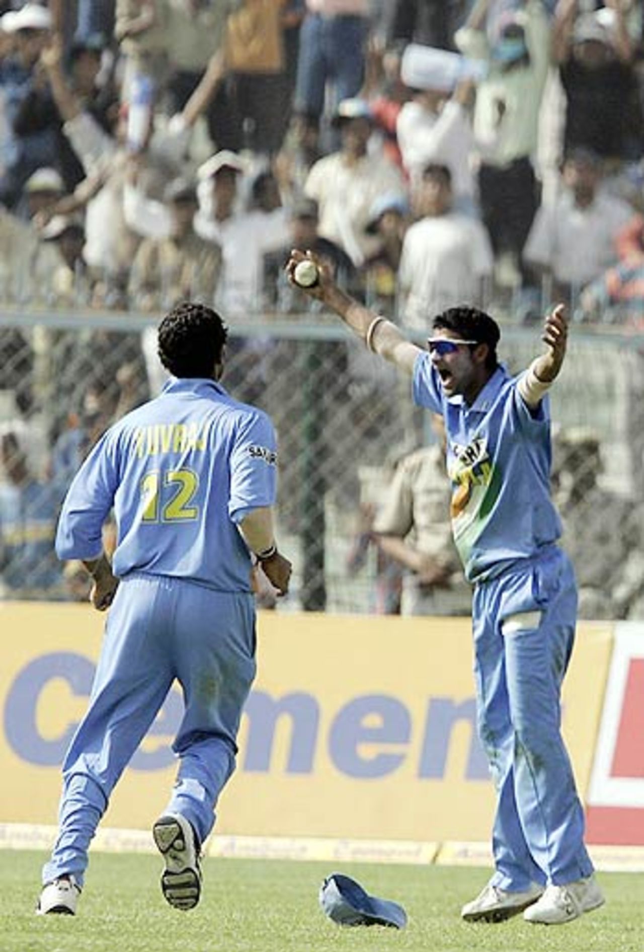 Mohammad Kaif took an absolute blinder to dismiss Yousuf Youhana, India v Pakistan, 5th ODI, Kanpur, April 15, 2005