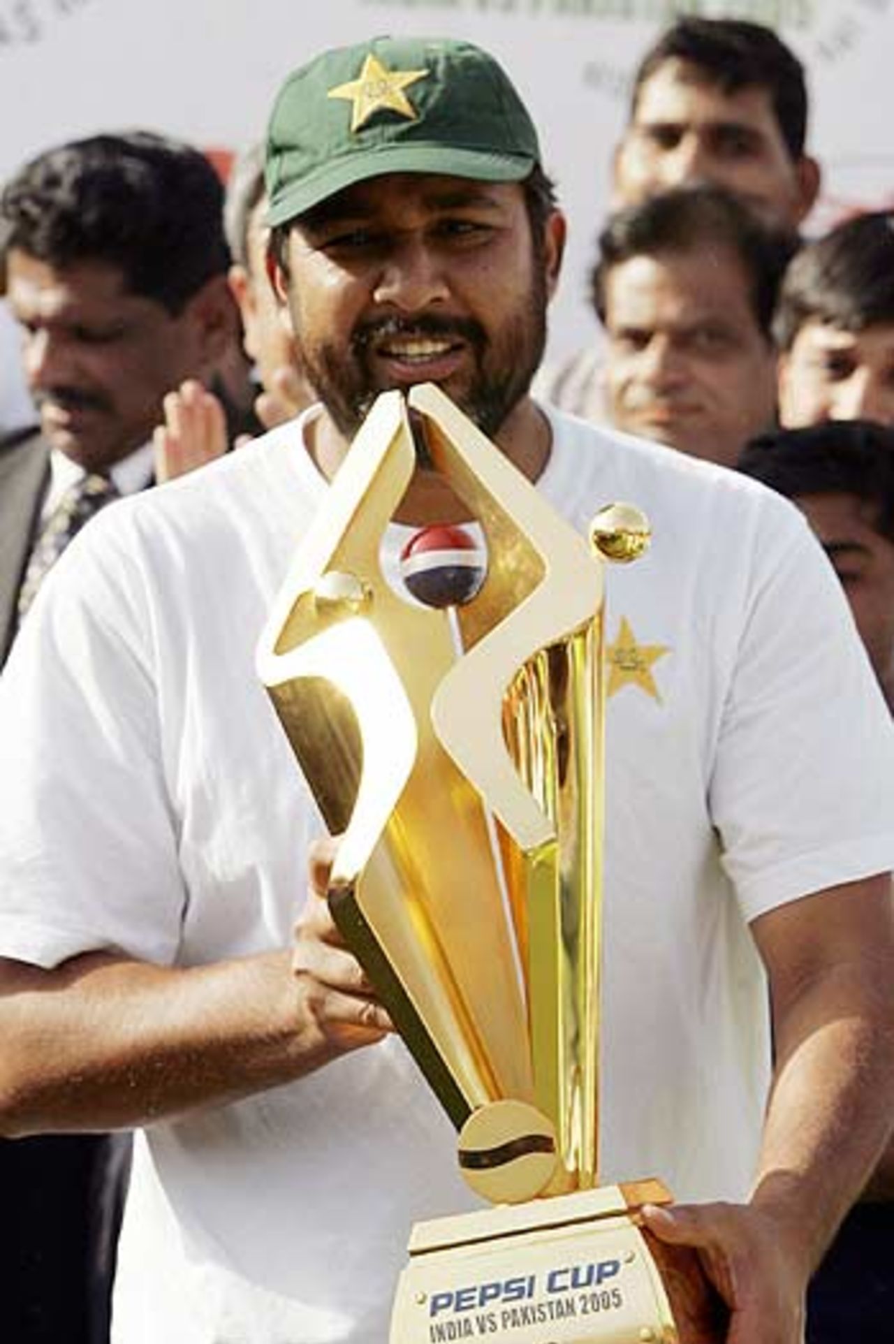 Inzamam-ul-Haq with the series trophy, India v Pakistan, 6th ODI, Delhi, April 17, 2005
