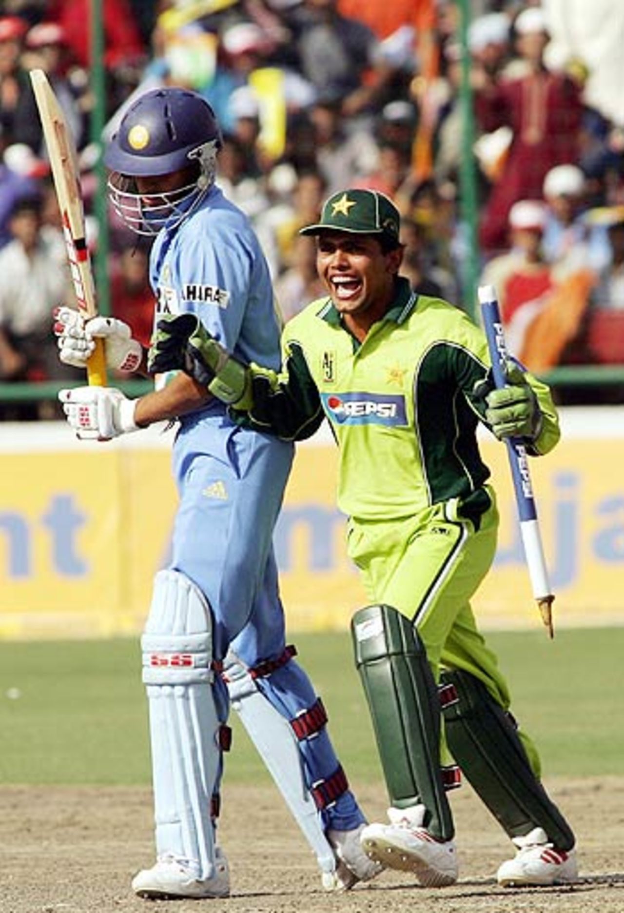 An overjoyed Kamran Akmal as Pakistan sealed the series with a crushing win, India v Pakistan, 6th ODI, Delhi, April 17, 2005