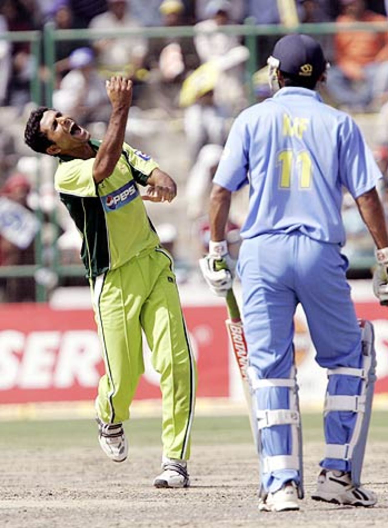Mohammad Kaif's dismissal all but put an end to India's chances of levelling the series, India v Pakistan, 6th ODI, Delhi, April 17, 2005