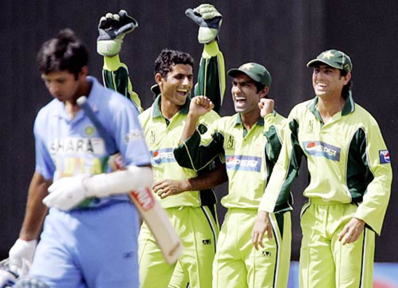 Rahul Dravid fell short of his crease after a brilliant throw from Yousuf Youhana, India v Pakistan, 6th ODI, Delhi, April 17, 2005