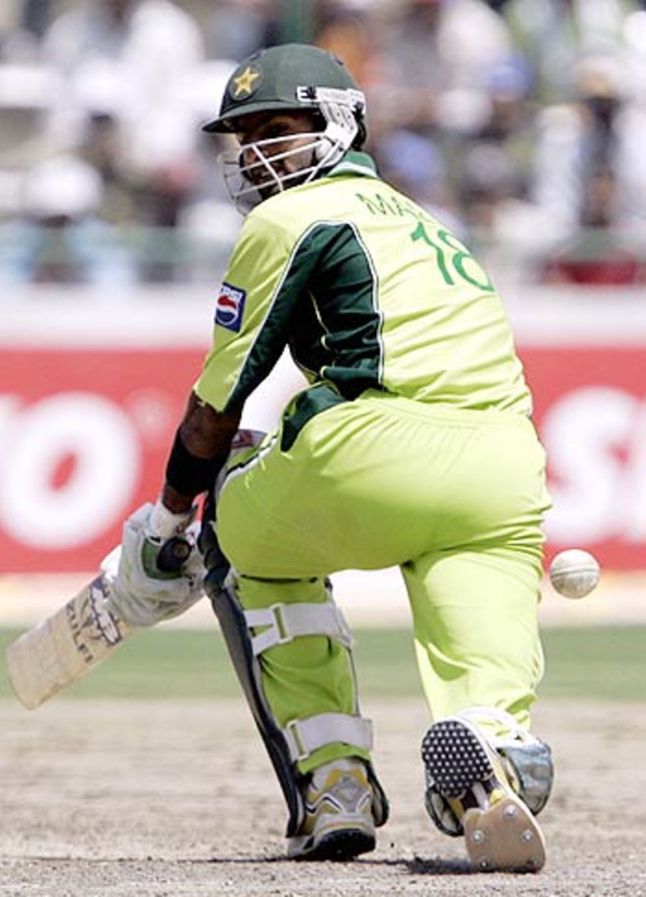 Shoaib Malik played a vital knock at No.3, 6th ODI, Delhi, April 17, 2005