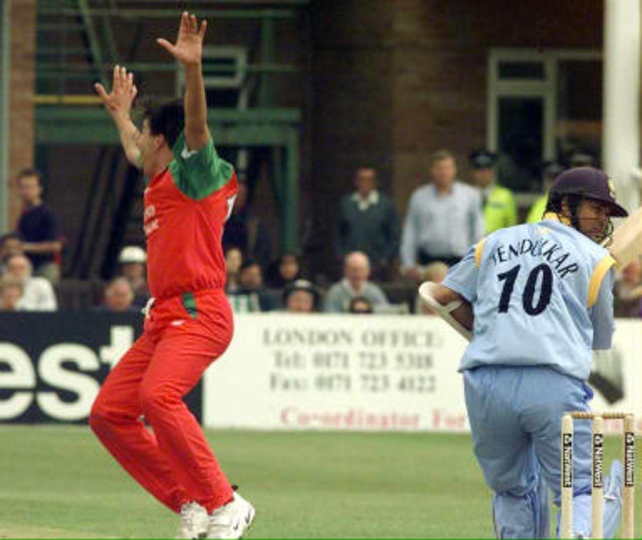 Ormond appeals succesfully for lbw against Tendulkar   - India v Leicestershire World Cup warm-up game, May 7 1999