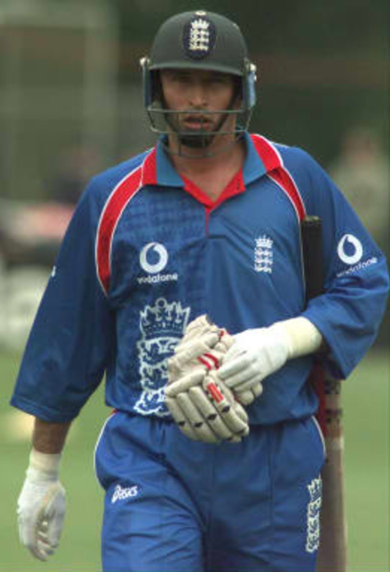 Nasser Hussain returns to the pavillion - England - Kent World Cup warm up game, 7 May 1999