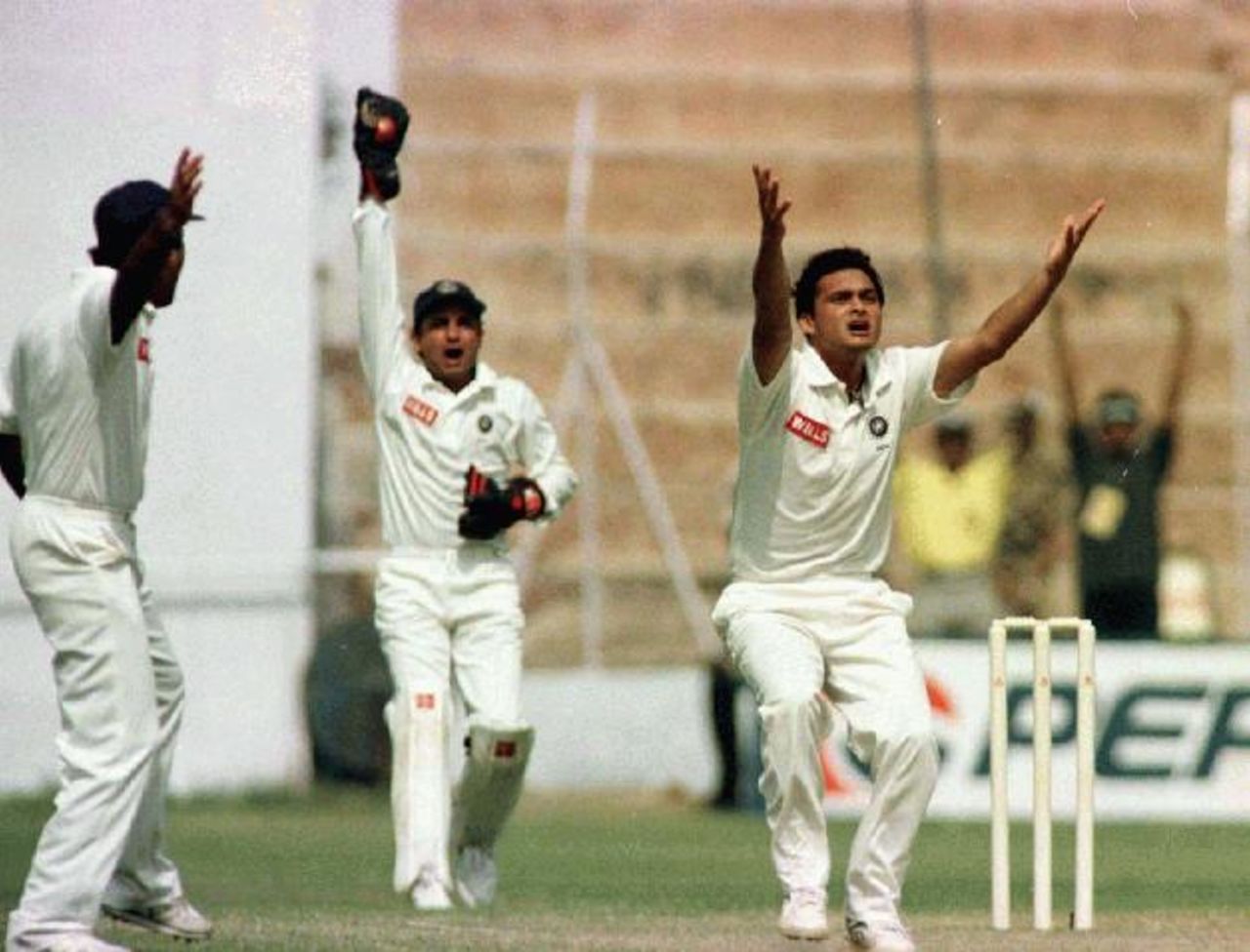 David Johnson and Nayan Mongia appeal for a catch behind the wicket on day 3 of the 1996/97 India vs Australia test at New Delhi