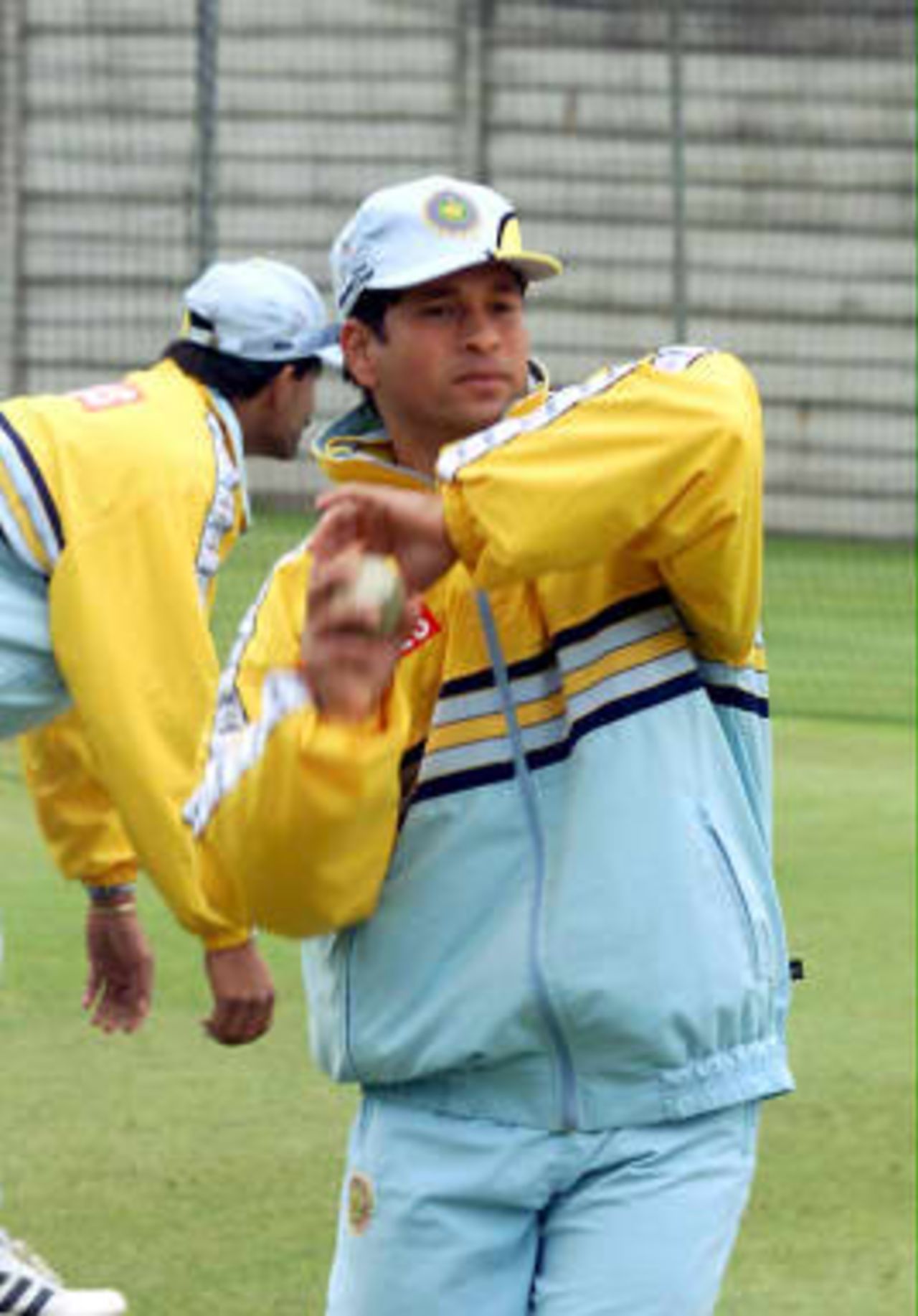 Sachin Tendulkar bowls during net practice in Leicester, 18 May 1999