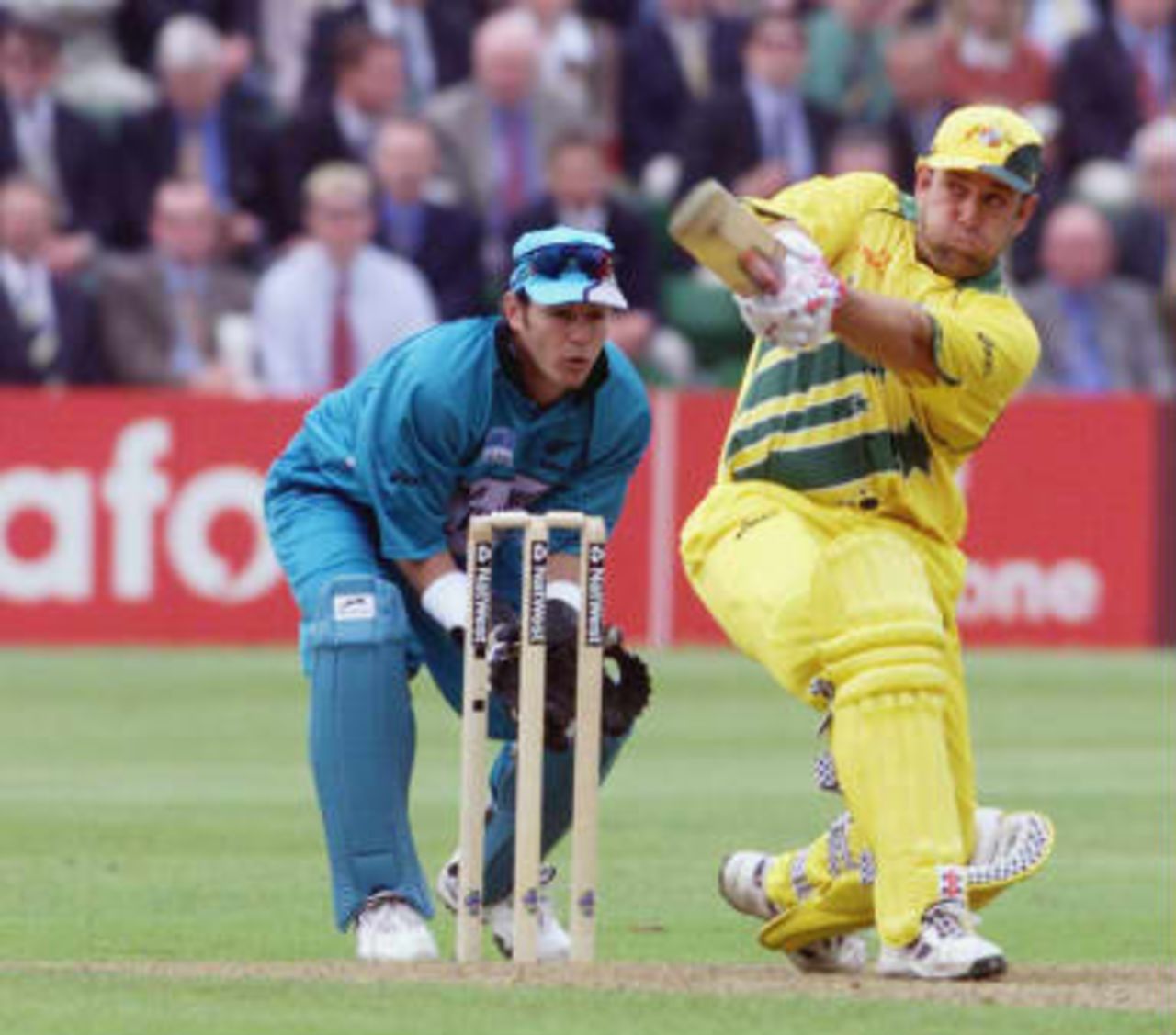 Australia's Darren Lehmann (R) blasts a shot off the bowling of New Zealand's Chris Harris 20 May 1999, during their Cricket World Cup match in Cardiff.