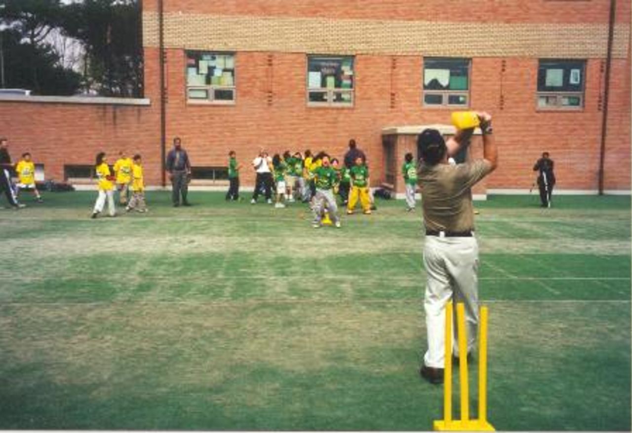 Allan Border batting with children in Seoul