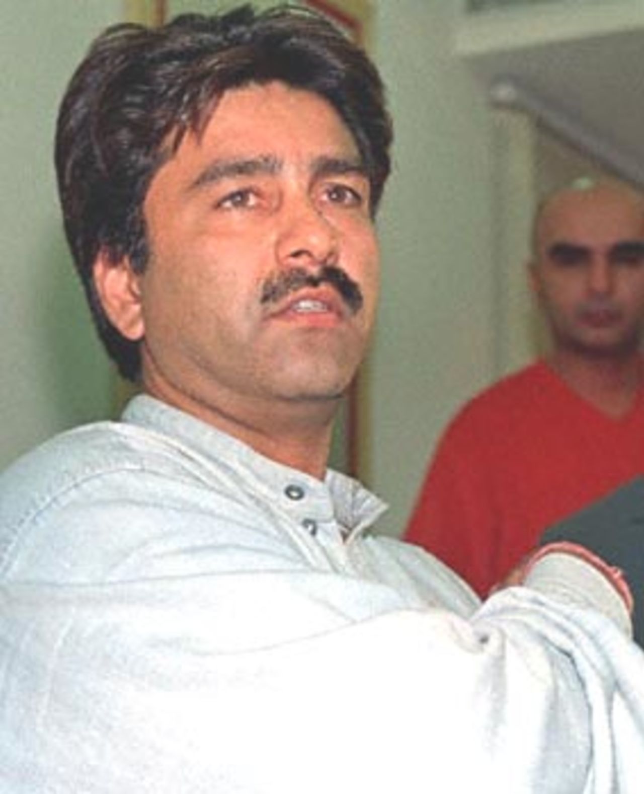 Former Indian cricket player Manoj Prabhkar gestures while talking to reporters during a press conference in New Delhi May 24, 2000, where he named former Indian team-mate and current national coach Kapil Dev as the man who offered him bribe to play badly in a one-day international in 1994. This is the first time Prabhakar has openly accused Kapil Dev of offering bribe after years of reluctance to name the player, leading to speculation in the media and among cricket lovers.
