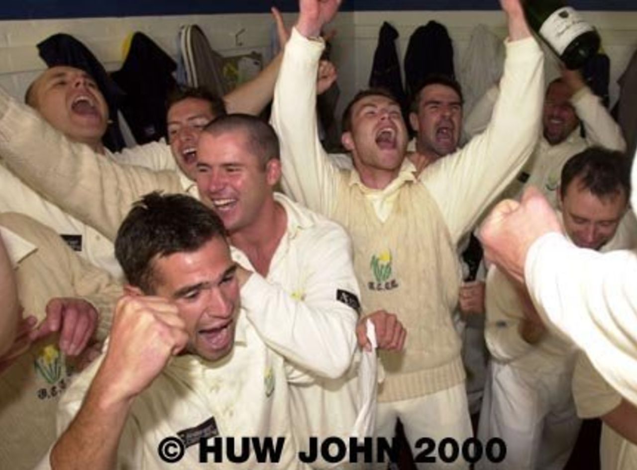 Glamorgan team celebrate, Glamorgan v Surrey at Cardiff, 27th,28th May 2000