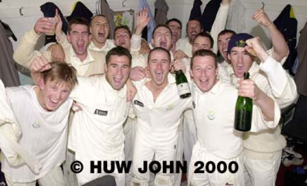 Glamorgan team celebrate, Glamorgan v Surrey at Cardiff, 27th,28th May 2000