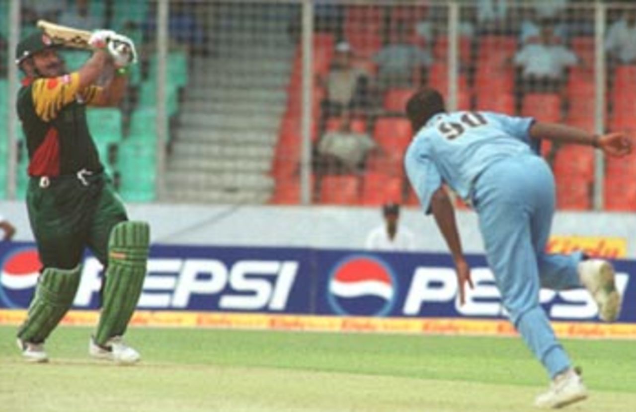 Akram Khan in action, Asia Cup 1999/00, 2nd Match, Bangladesh v India, Bangabandhu National Stadium, Dhaka 31 May 2000