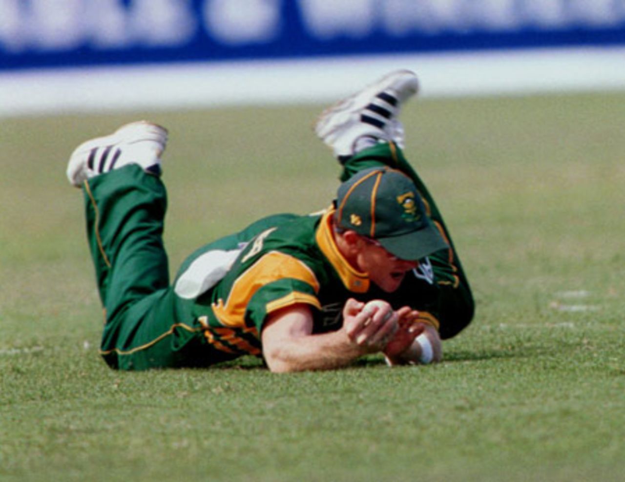 Jonty Rhodes holds on, 4th ODI at Queen's Park (New) St George's, Grenada , 6th May 2001