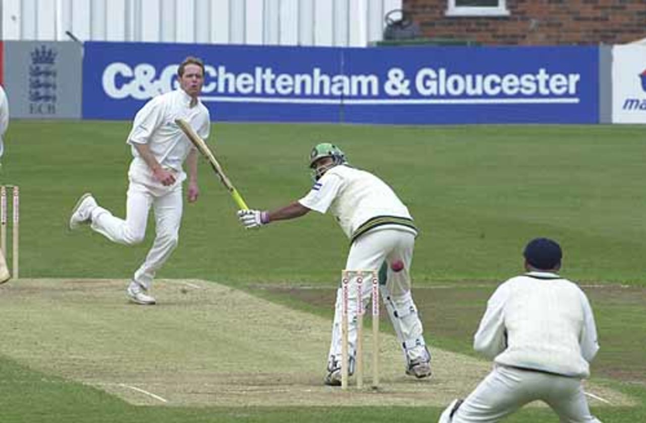 Derbyshire v The Pakistanis , Vodafone Challenge Match, Derby 8-10 May 2001