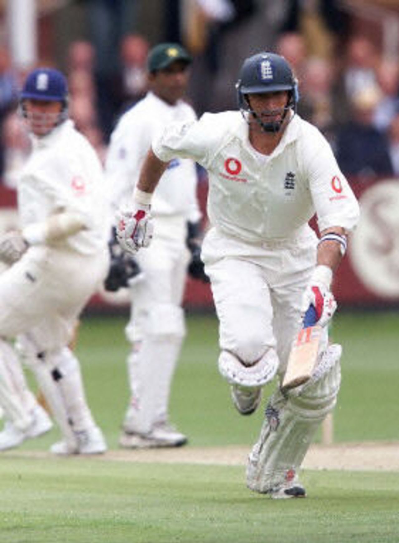 Nasser Hussain running between the wickets, day 3, 1st Test at Lord's, 17-21 May 2001