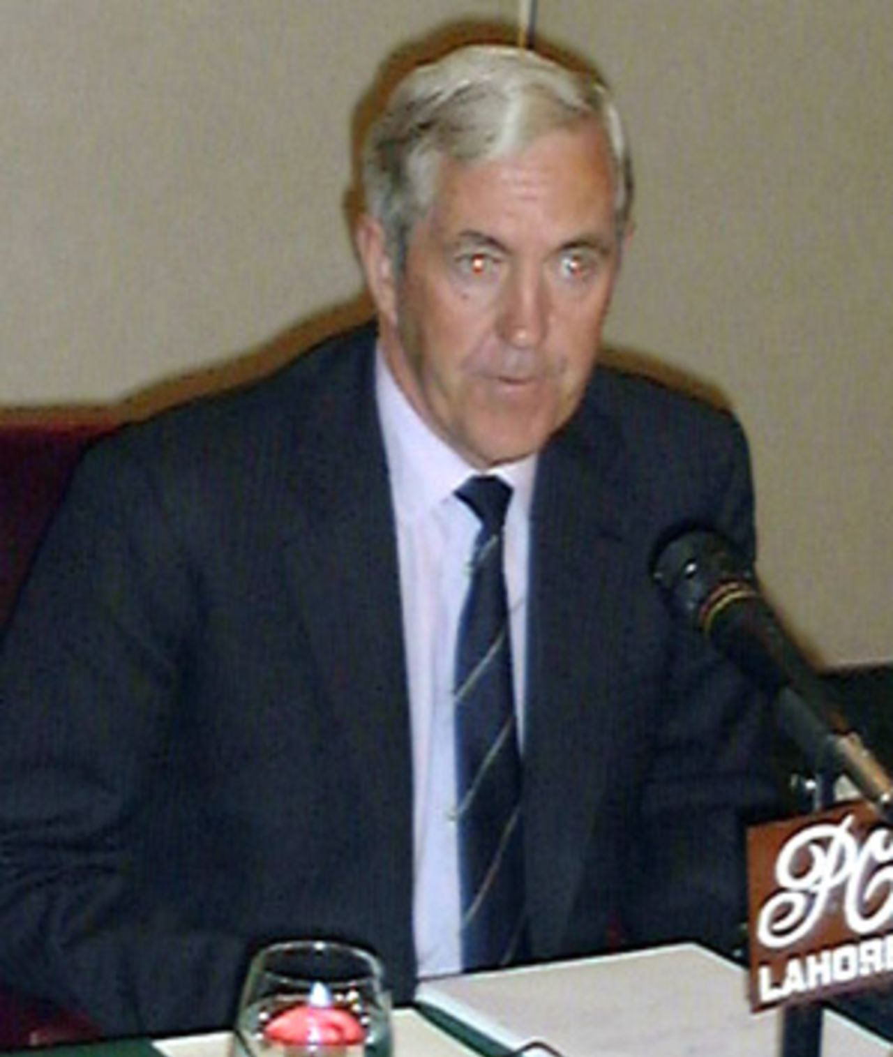 Sir Paul Condon addressing the Lahore Press Conference, May 26, 2001