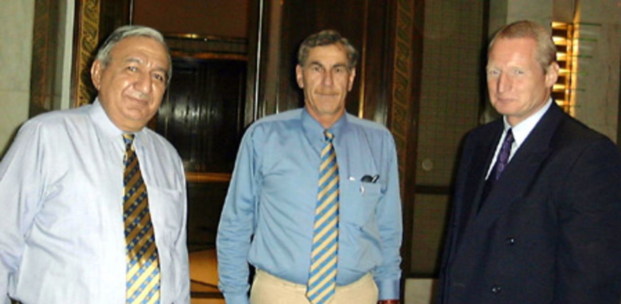 L-R PCB's Khalid Butt, Col (R) Nuruddin and ICC ACU's Bob Smalley at the Lahore Press Conference, May 26, 2001
