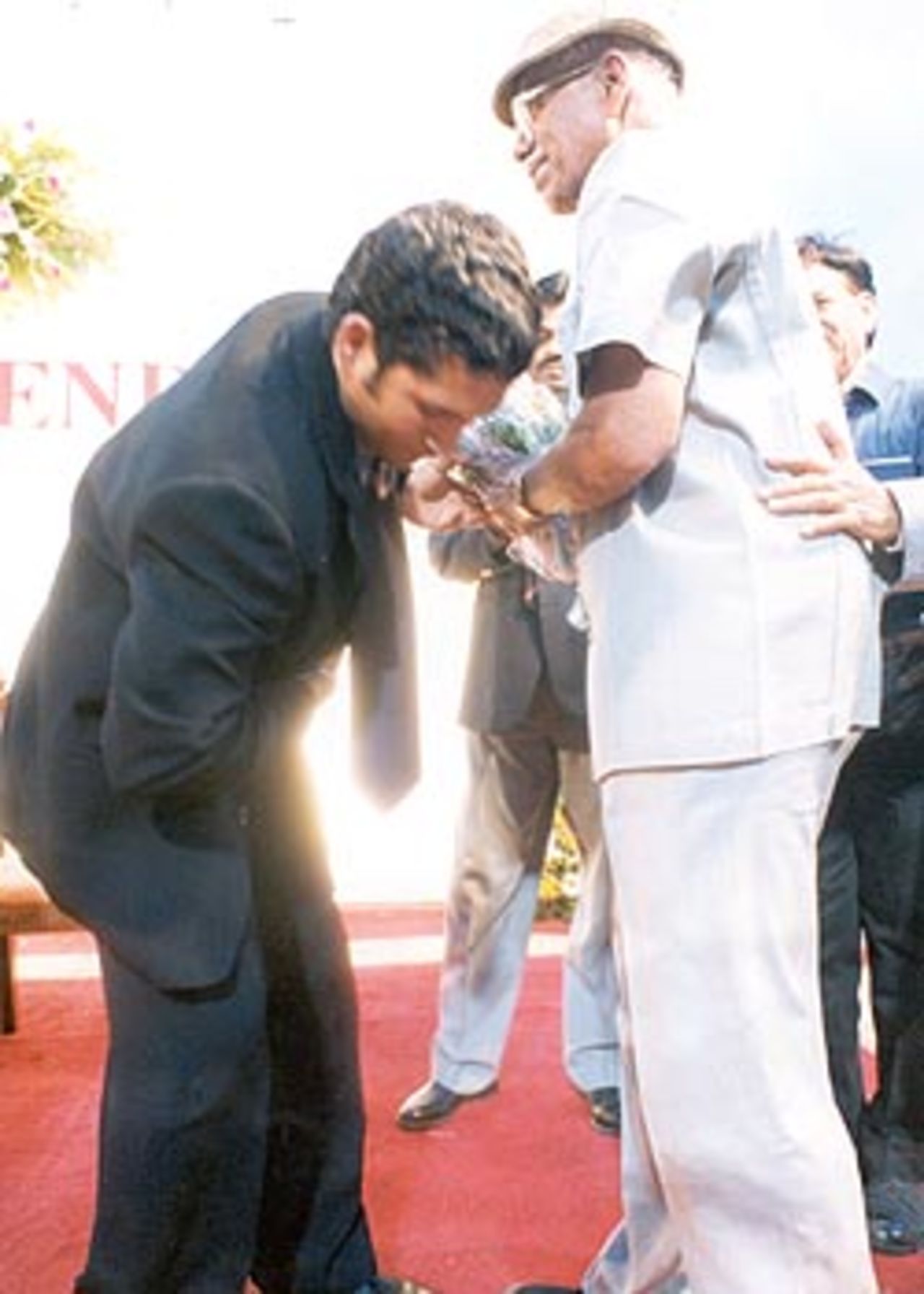 Sachin pays homage to his coach, the legendary Ramakant Achrekar, Wankhede Stadium, Mumbai, 23 May 2001.