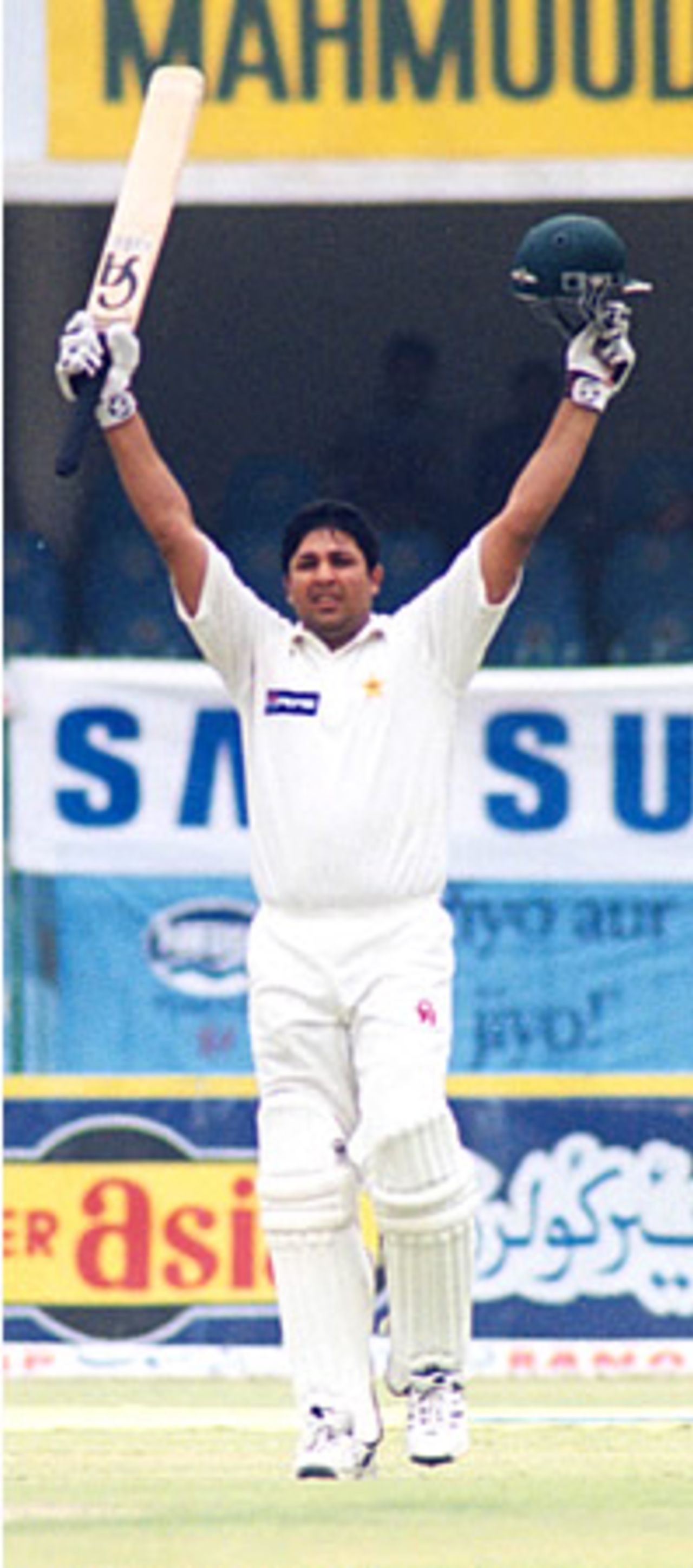 Inzamam celebrates his 300 - day 2, 1st Test, New Zealand v Pakistan, Gaddafi Stadium Lahore, 2 May 2002