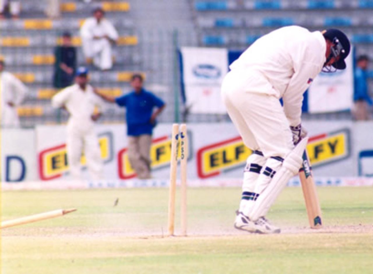Horne being bowled by Shoaib Akhtar - day 2, 1st Test, New Zealand v Pakistan, Gaddafi Stadium Lahore, 2 May 2002