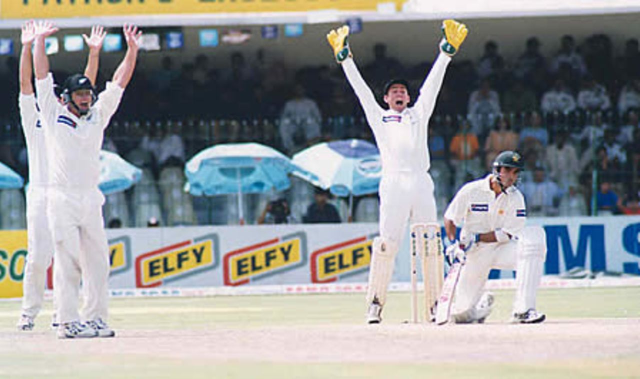 Imran Nazir survives an appeal, Robbie Hart, Mark Richardson and others have their arms up - day 1, 1st Test, New Zealand v Pakistan, Gaddafi Stadium Lahore, 1 May 2002