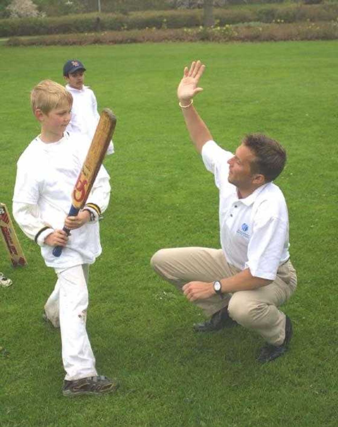 The EDO passes on a coaching tip, ECC Cricket Weekend