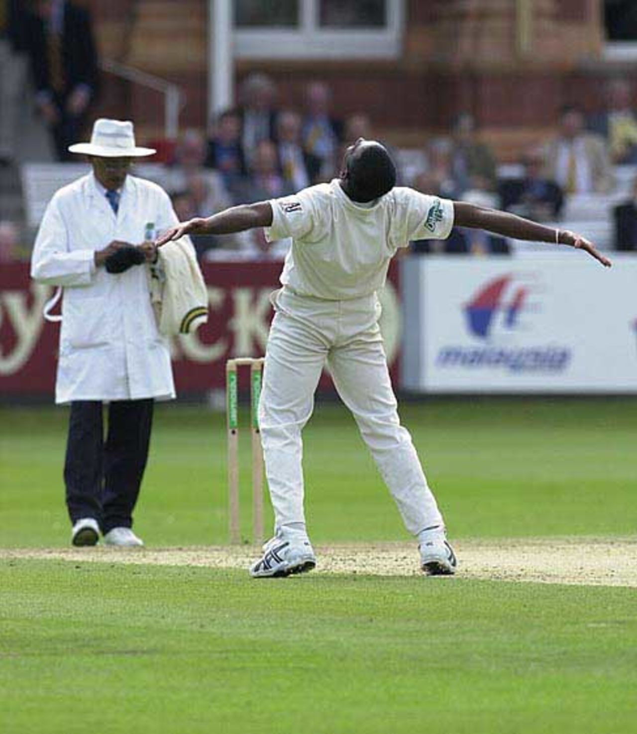 Perera is ecstatic after getting out Vaughan and Thorpe with successive balls, England v Sri Lanka, First Test, Lord's