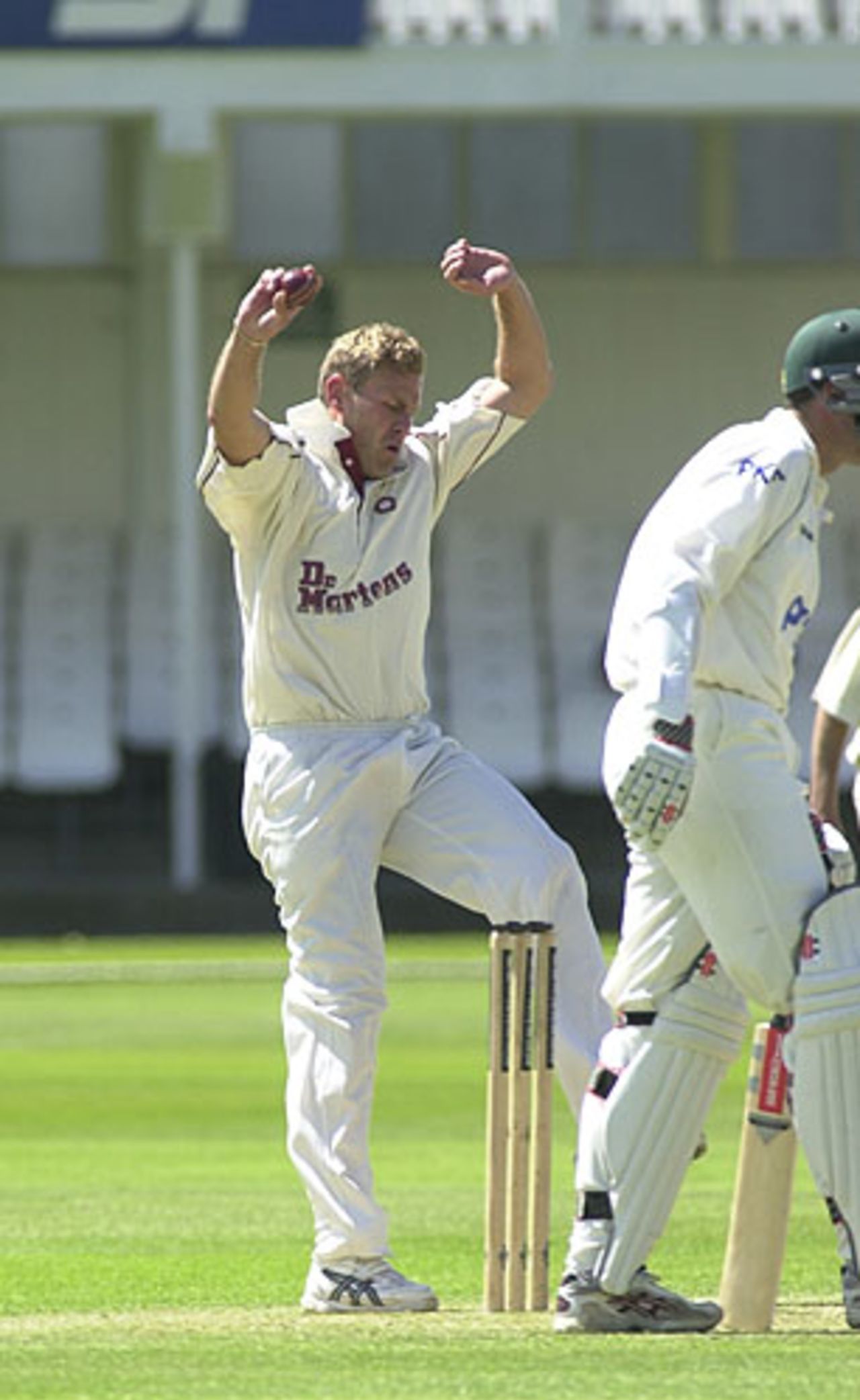Northants Darren Cousins completely loses his bowling run up, Frizzell County Championship, Trent Bridge, 25 May 2002