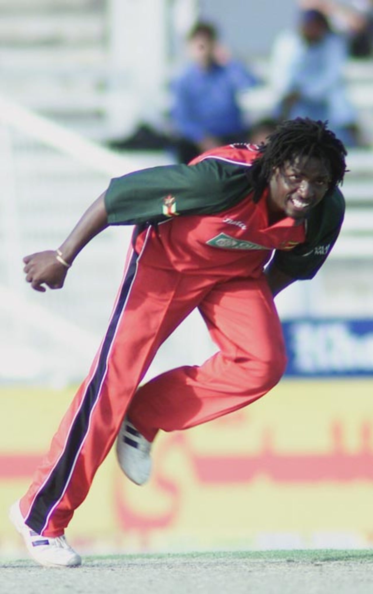 Douglas Hondo in his follow through, 1st Match: Pakistan v Zimbabwe, Cherry Blossom Sharjah Cup, 3 April 2003