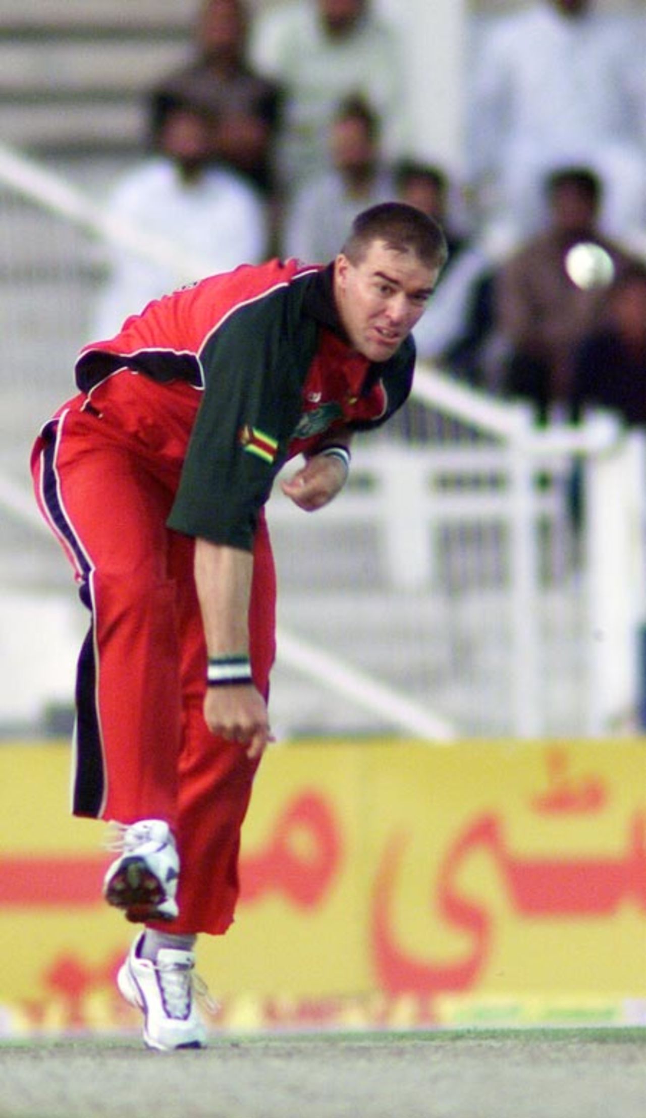 Heath Streak bowling, 1st Match: Pakistan v Zimbabwe, Cherry Blossom Sharjah Cup, 3 April 2003