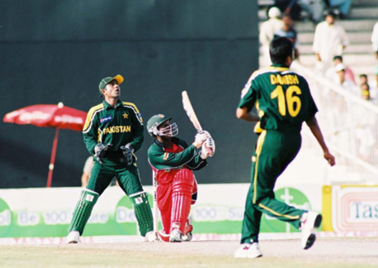 Tatenda Taibu hits Kaneria for a boundary, 1st Match: Pakistan v Zimbabwe, Cherry Blossom Sharjah Cup, 3 April 2003
