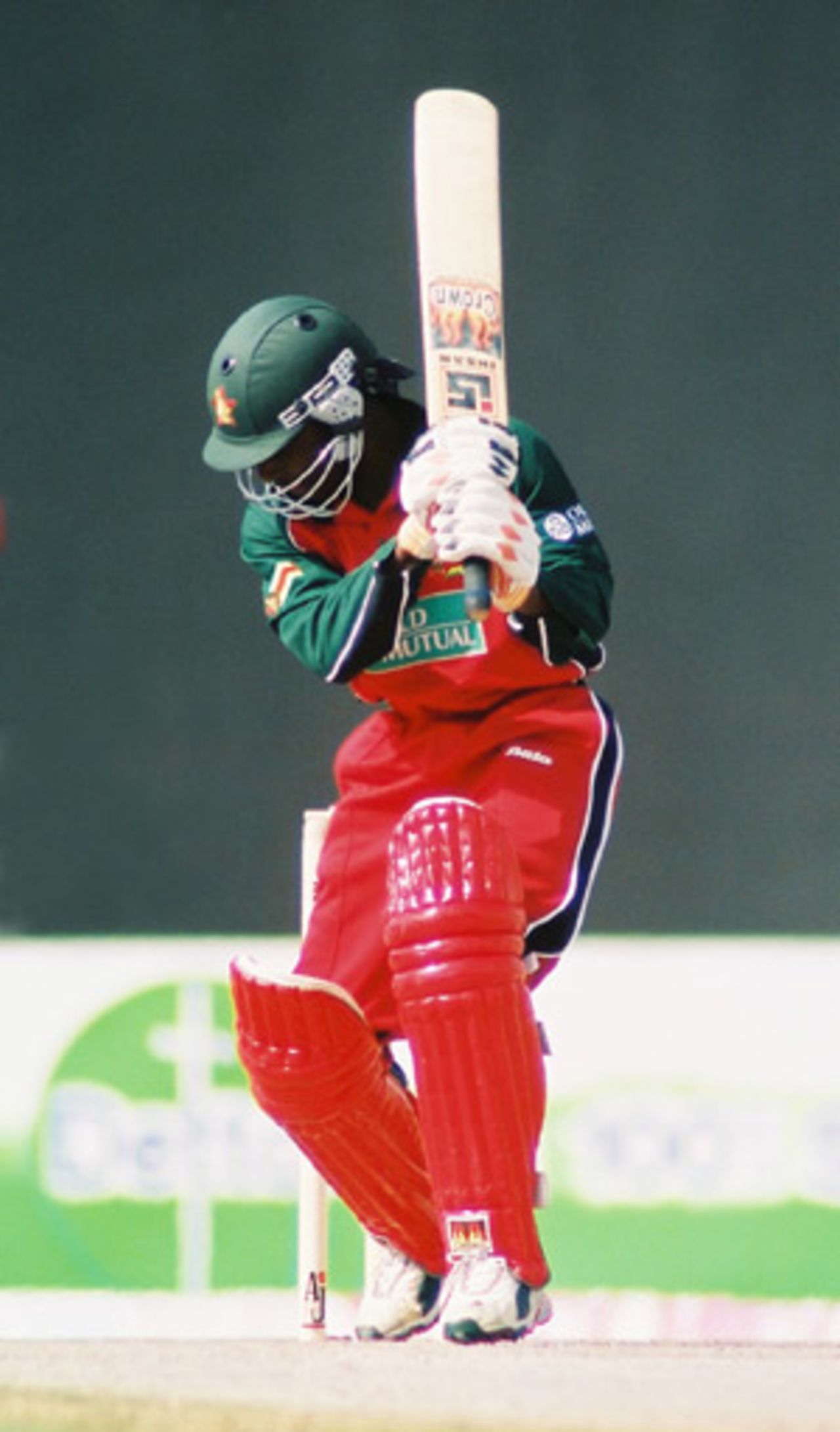 Tatenda Taibu defending, 1st Match: Pakistan v Zimbabwe, Cherry Blossom Sharjah Cup, 3 April 2003