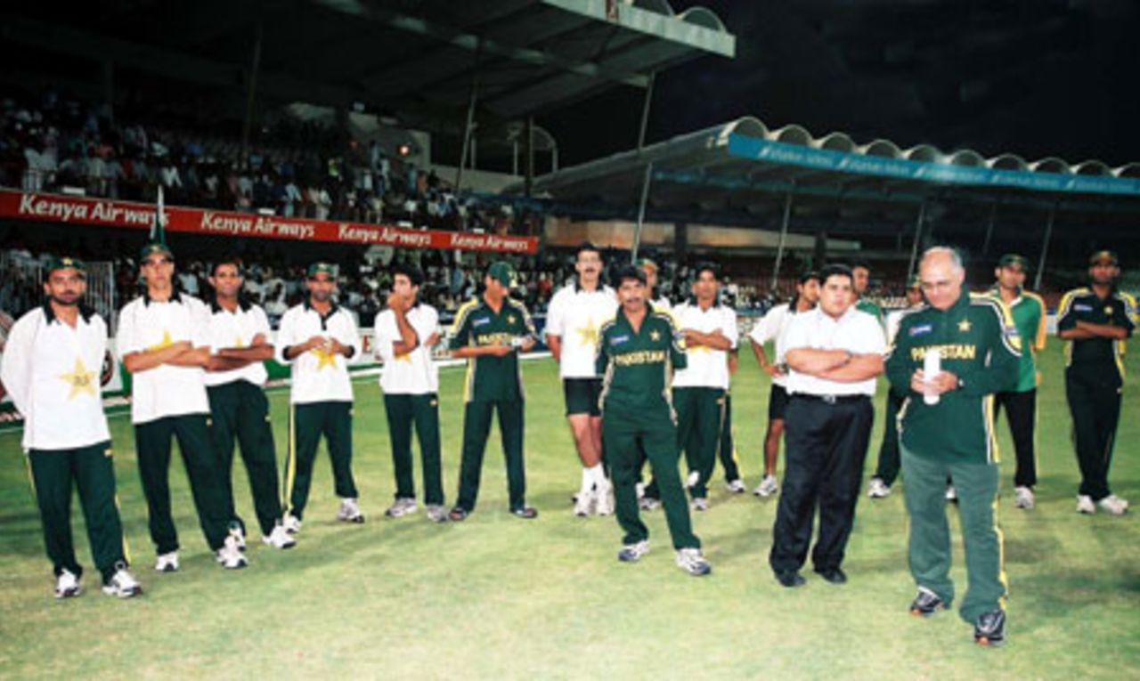 Members of the Pakistan team at a prize ceremony, 1st Match: Pakistan v Zimbabwe, Cherry Blossom Sharjah Cup, 3 April 2003