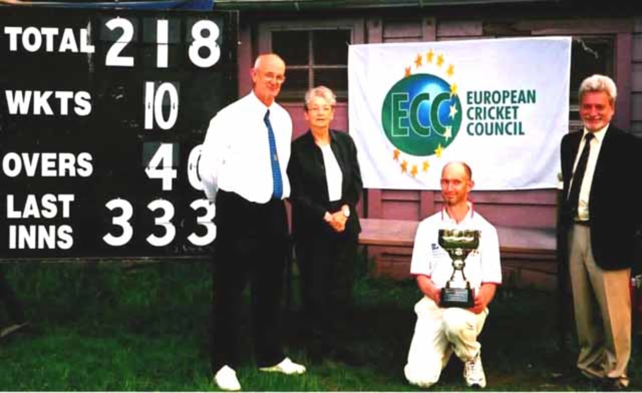EDP Umpire Ken Amos, with Mrs Barmes, winning captain Tom Brink, and SCA President John McKillop at the David Barmes Memorial Trophy 2003