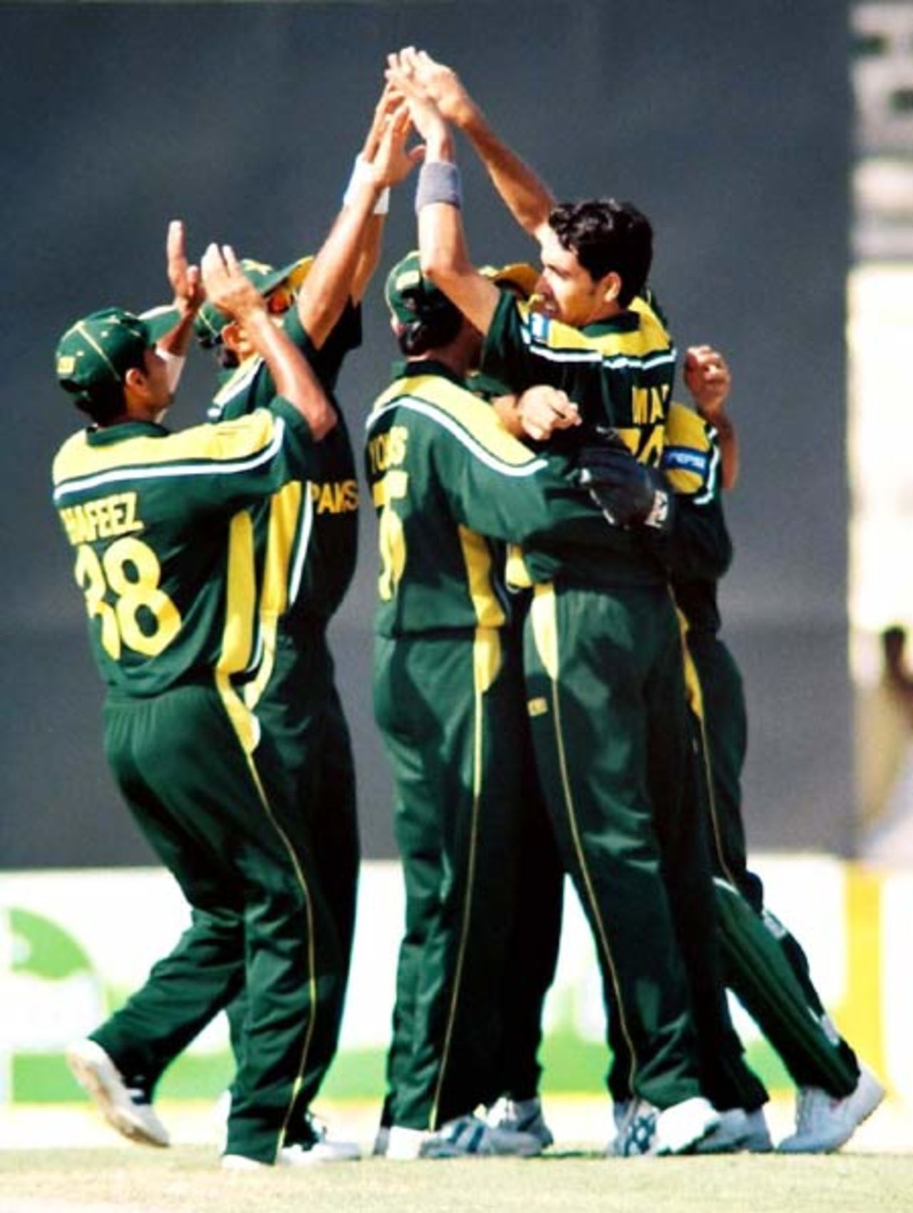 Pakistan team celebrating a dismissal, 2nd Match: Pakistan v Sri Lanka, Cherry Blossom Sharjah Cup, 4 Apr 2003