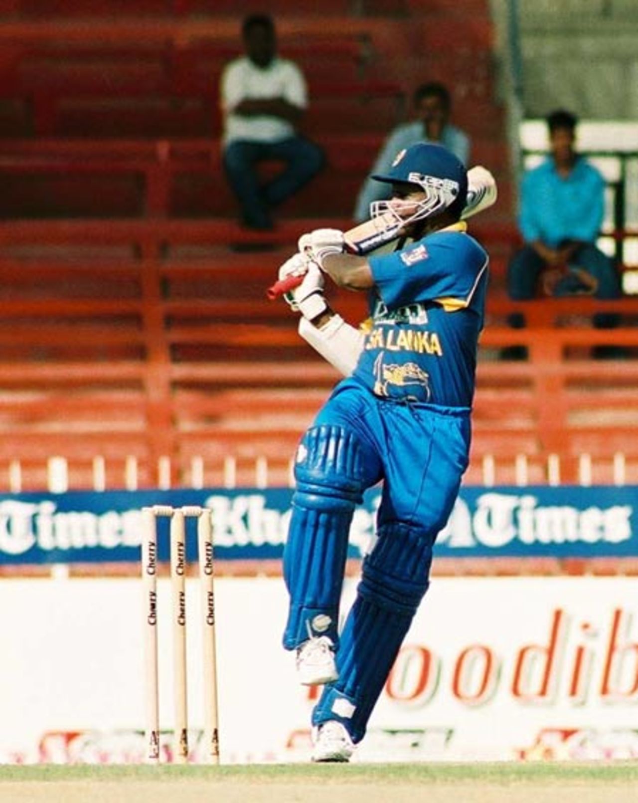 Jayasuriya pulls for a boundary, 2nd Match: Pakistan v Sri Lanka, Cherry Blossom Sharjah Cup, 4 Apr 2003