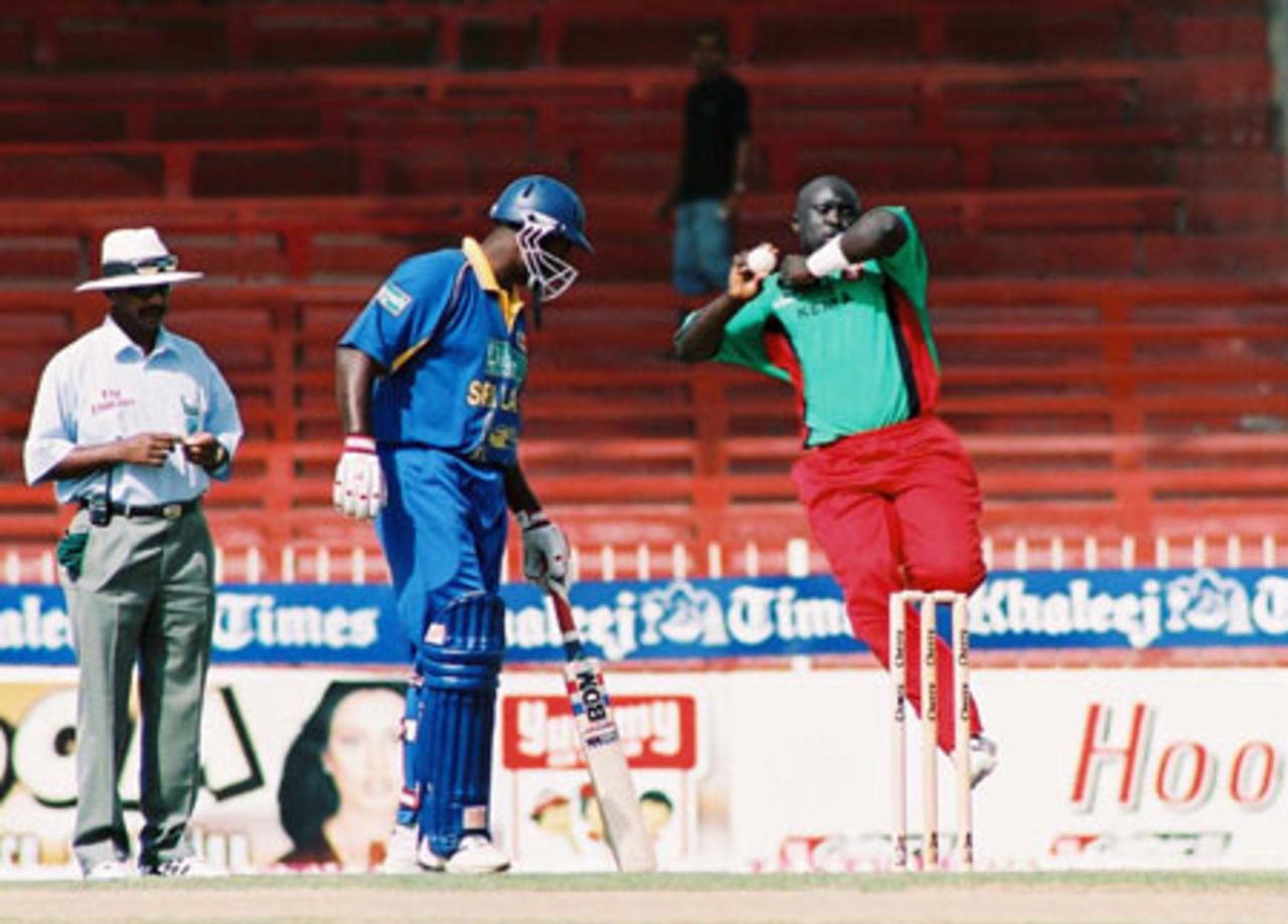 Thomas Odoyo bowling, 4th Match: Kenya v Sri Lanka, Cherry Blossom Sharjah Cup, 6 Apr 2003