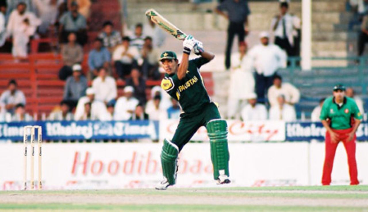 Mohammad Sami batting during his innings of 12, 6th Match: Kenya v Pakistan, Cherry Blossom Sharjah Cup, 8 Apr 2003