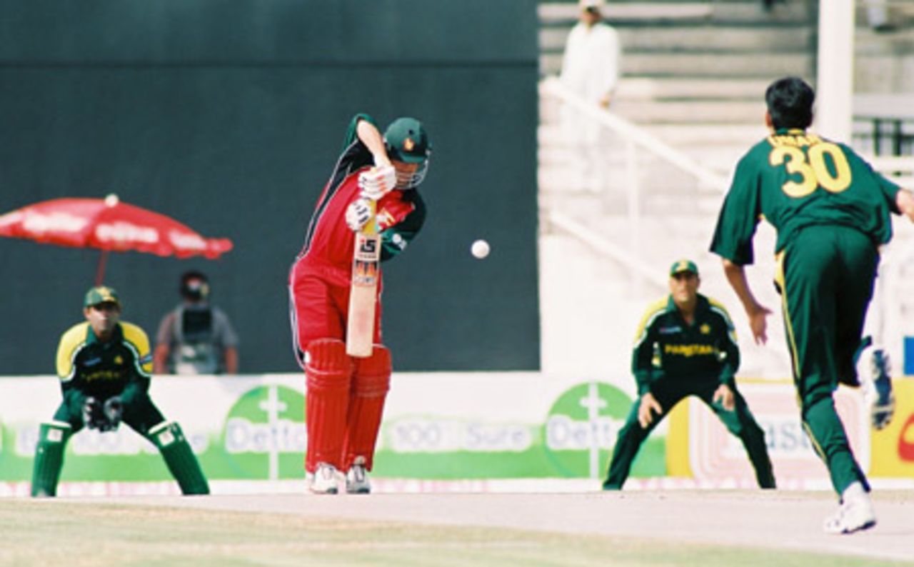Umar Gul bowling to Gavin Rennie, Final: Pakistan v Zimbabwe, Cherry Blossom Sharjah Cup, 10 Apr 2003