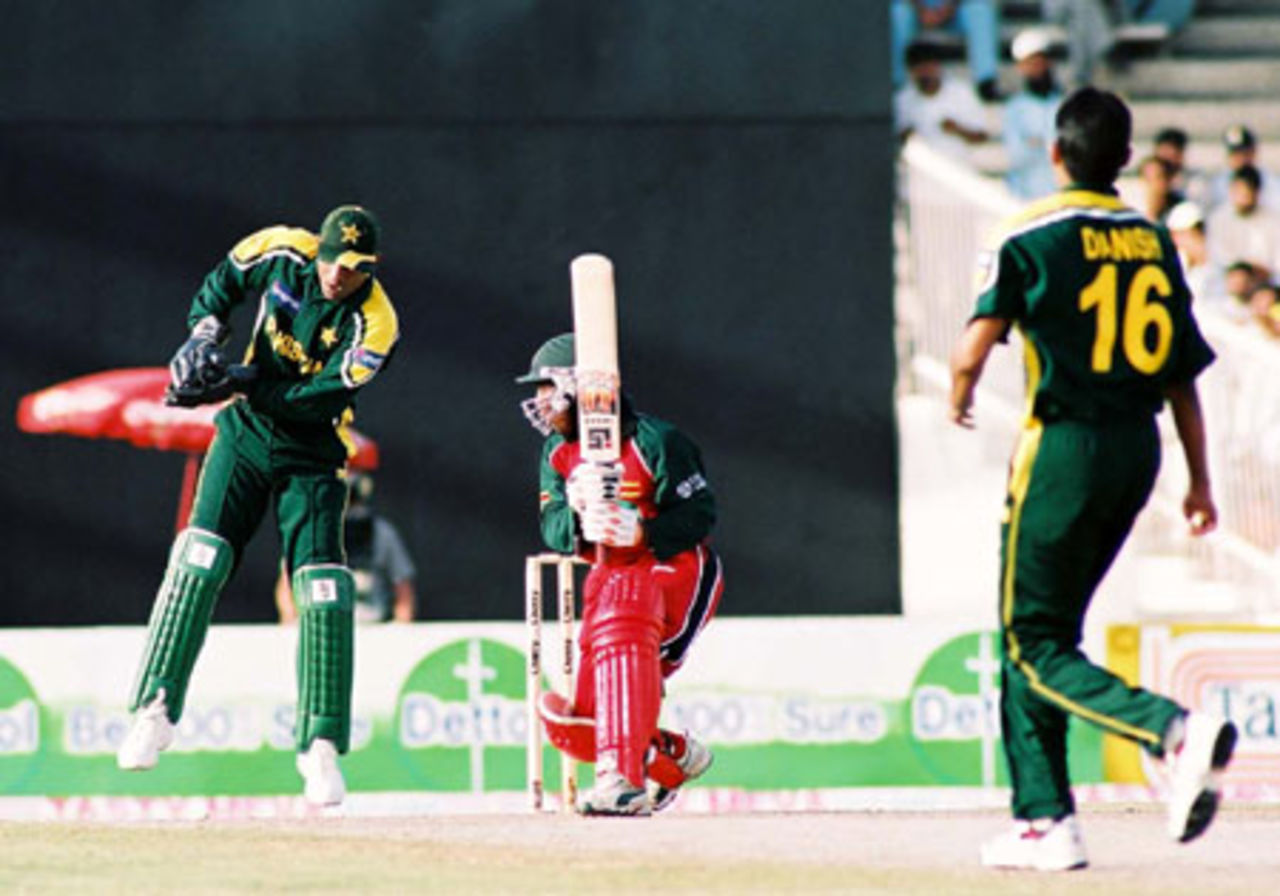 Danish Kaneria bowling to Tatenda Taibu, Final: Pakistan v Zimbabwe, Cherry Blossom Sharjah Cup, 10 Apr 2003