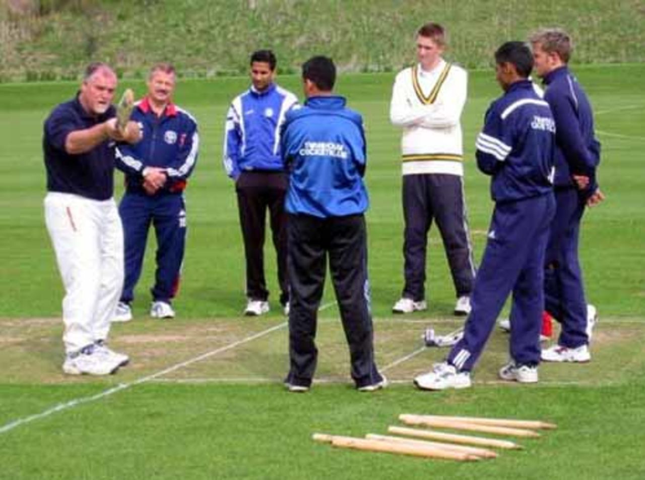 Mike Gatting with Denmark's senior and U19 players