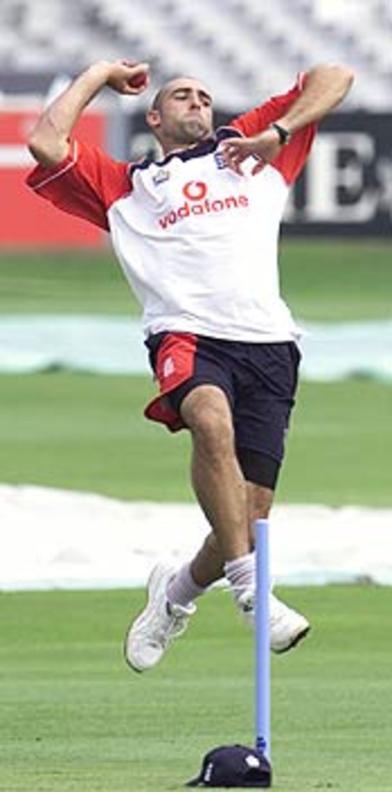 Richard Johnson bowling in nets for England 2002