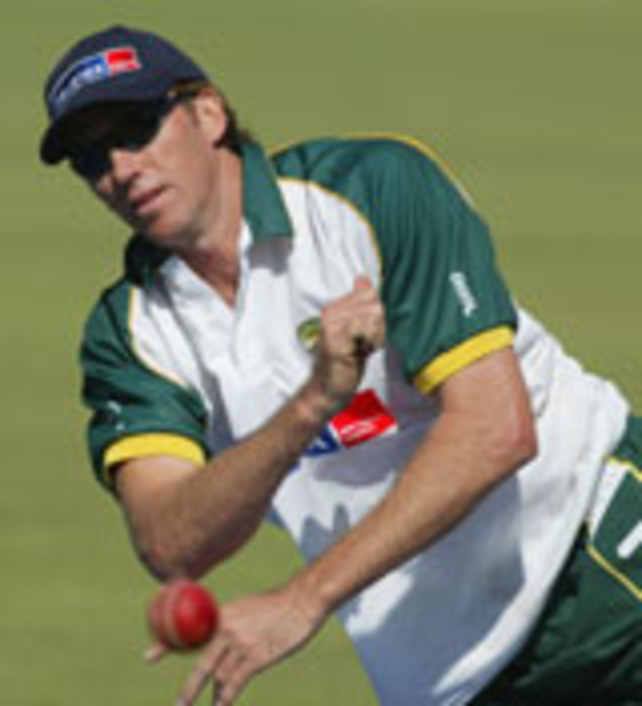 Glenn McGrath in training , Allan Border Oval, May 11, 2004