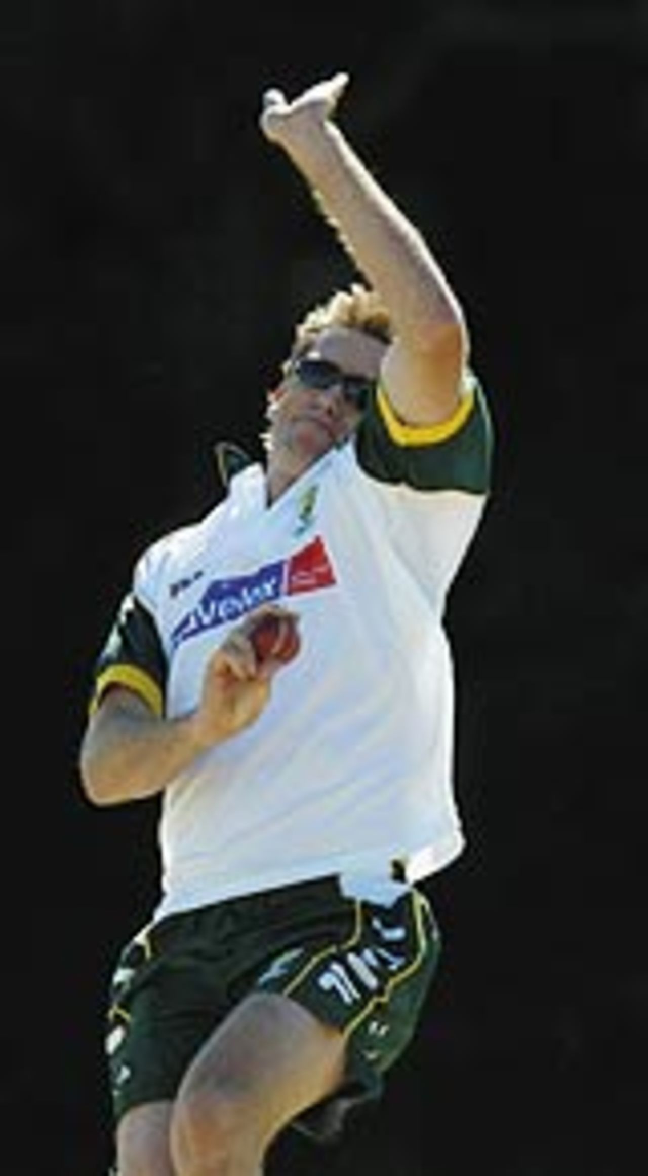 Glenn McGrath in action during the training camp, Brisbane, May 12, 2004