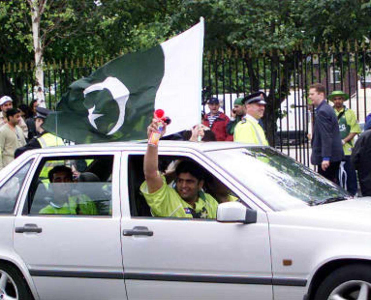 Enthusiastic Pakistan fans wave flags as they drive past Indian supporters 08 June 1999, before the Cricket World Cup match Pakistan vs India at Old Trafford, in Manchester